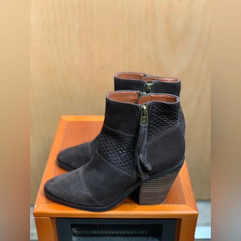 Lucky Brand Brown Suede Ankle Booties.     Size-7M